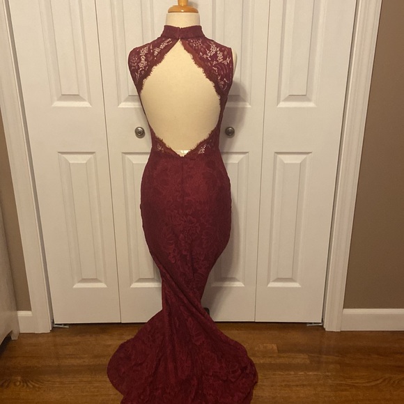 Red lace gown size 2 - Picture 6 of 10
